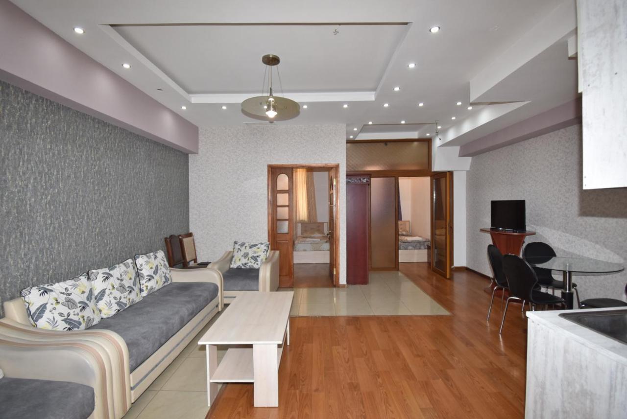 Armenak Apartment No 8, Abovyan Street Yerevan Exterior photo
