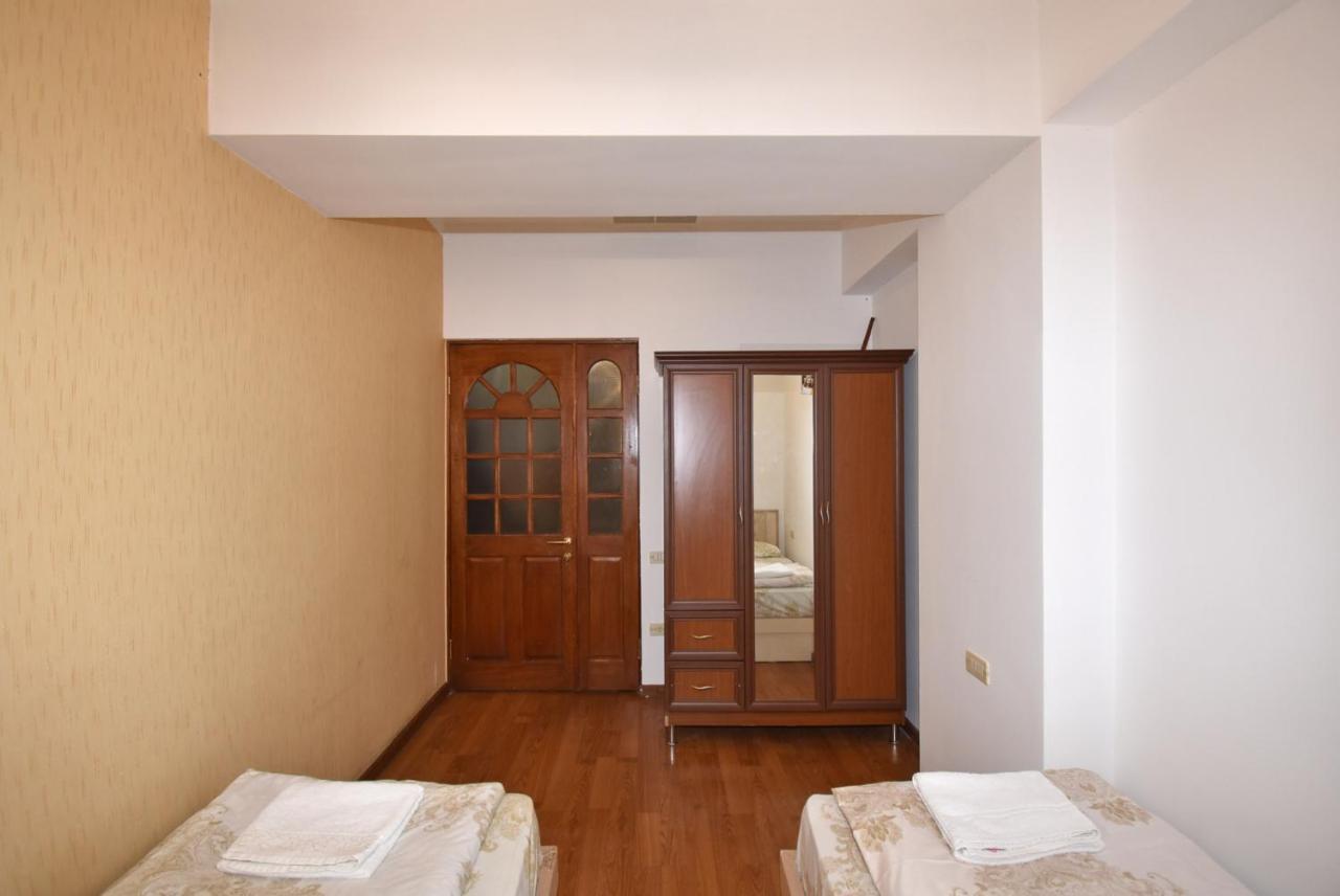 Armenak Apartment No 8, Abovyan Street Yerevan Exterior photo